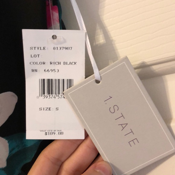 🎉HP🎉{1. State} Floral romper - Picture 3 of 4